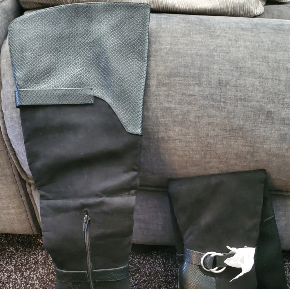Knee high boots black